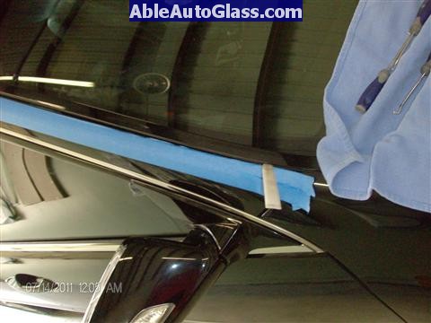 Acura RL 2005-2008 Windshield Replaced - removing side A-pillar molding