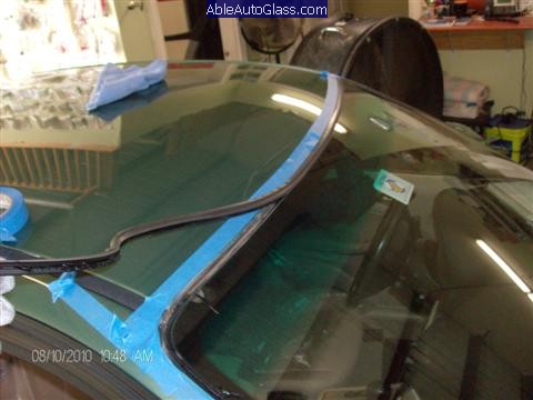 BMW-323i-1999-Windshield-Replace-We-Recommend-to-Use-New-Molding