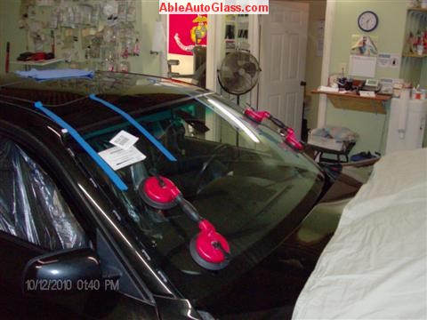 BMW 5451 2005 Windshield Replace Houston, TX-We use 2 Person Set with Suction Cups