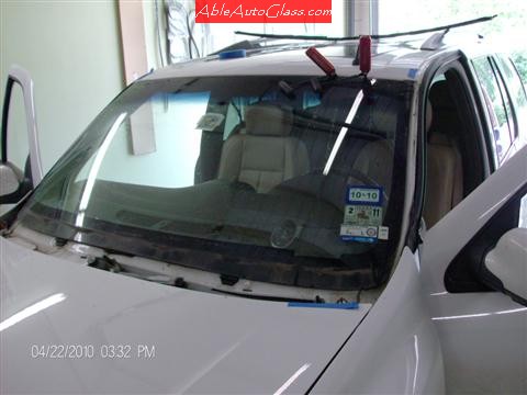 Buick Rainier 2005-2007 Windshield Replacement Using Paint Protector Blades