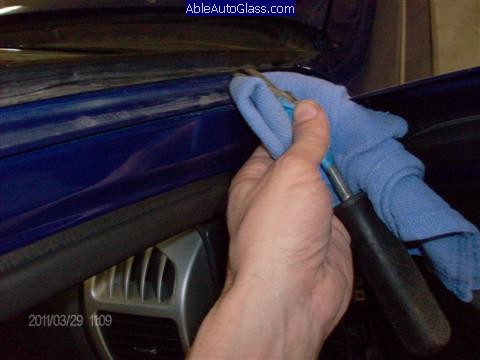 Chevy Colorado 2004-2011 Windshield Replacement - Removing A-pillar Molding