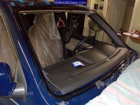 Chevy Colorado 2004-2011 Windshield Replacement - Urethane Applied to Body of Vehicle
