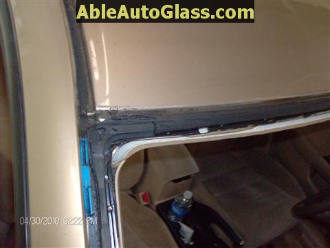 Honda Accord 2003-2007 Windshield Replace - Dirt on Contact Area