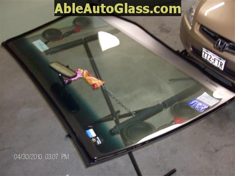 Honda Accord 2003-2007 Windshield Replace - Seal-Urethane Applied to Auto Glass