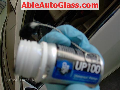 Honda Accord Coupe 2002 Windshield Replacement - Adco UP100 Pinchweld Primer