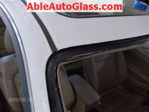 Honda Accord Coupe 2002 Windshield Replacement - Close-up