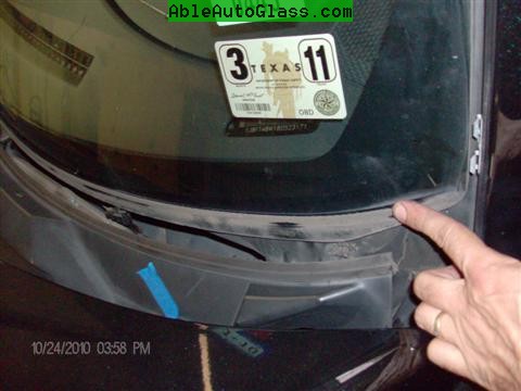 Jeep Patriot 2007-2011 Windshield - Replacement - See Dirt Mark Where Cowl Fits Into