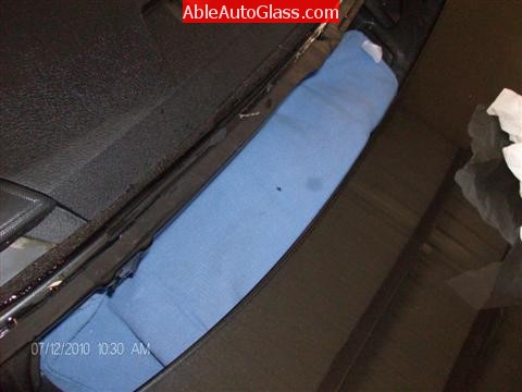 Lexus ES350 2007-2011 Windshield Replacement - Blue Towl Covering Filter