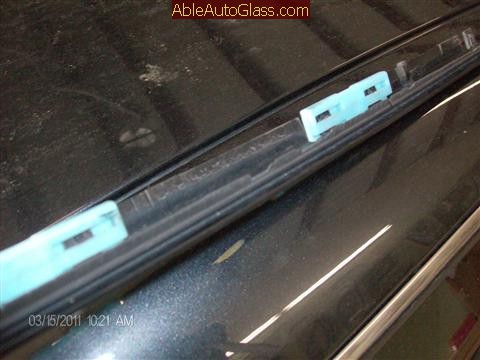 Lexus IS 250 2008 Windshield Replace - blue retainer clips