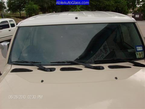 Toyota FJ Cruiser 07-10 Windshield Replacement Front View Close-up